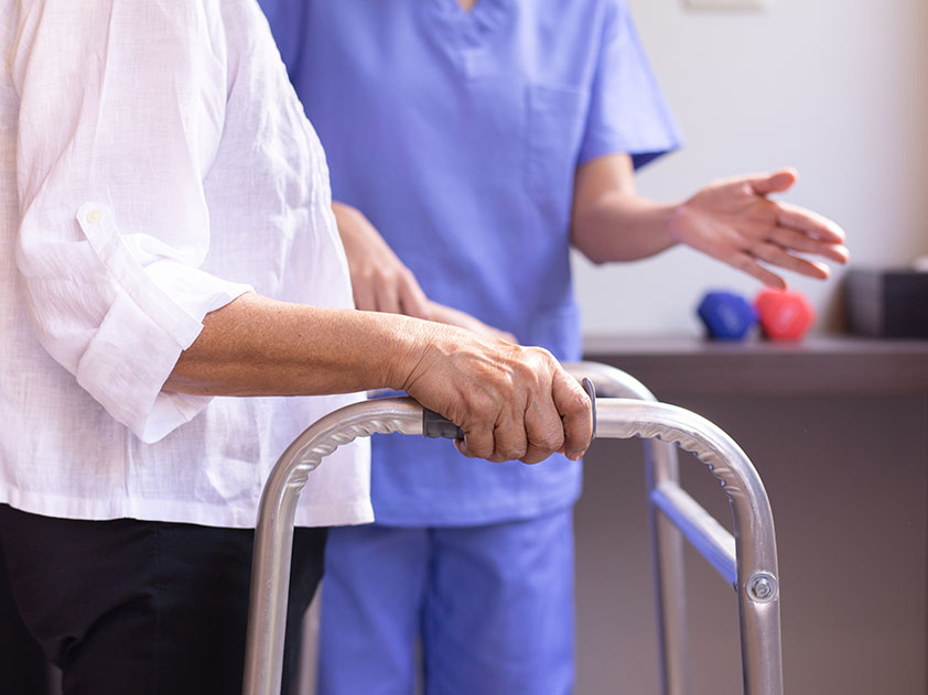 自助を強いる社会は、行政の敗北だ