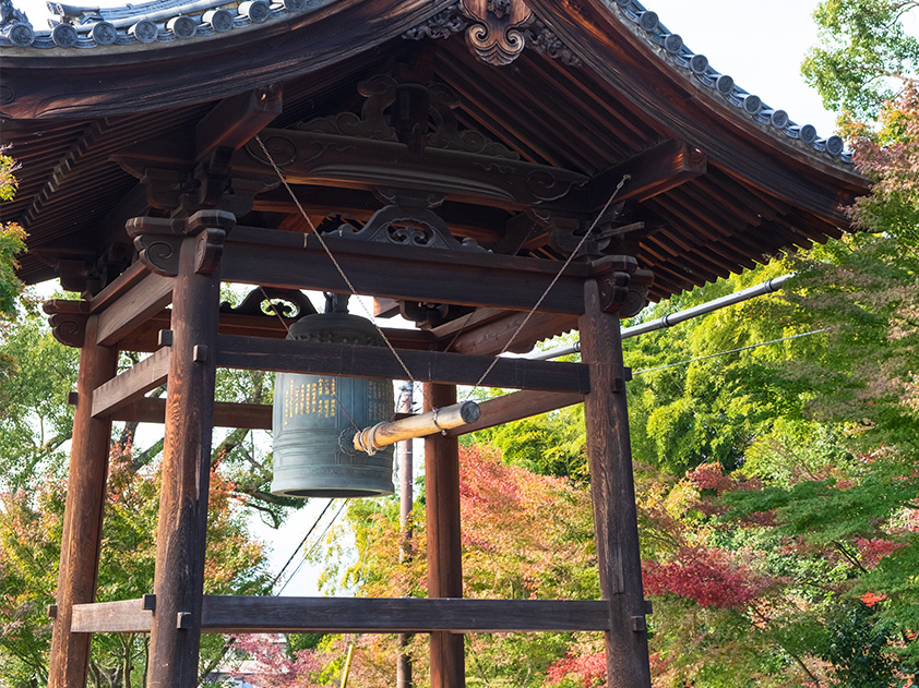 市場の外側で、人は年を越す