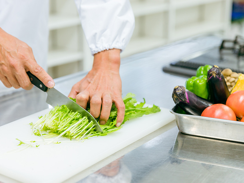 学校給食はサービスか、それとも教育か――無償化をめぐる本質的な問い